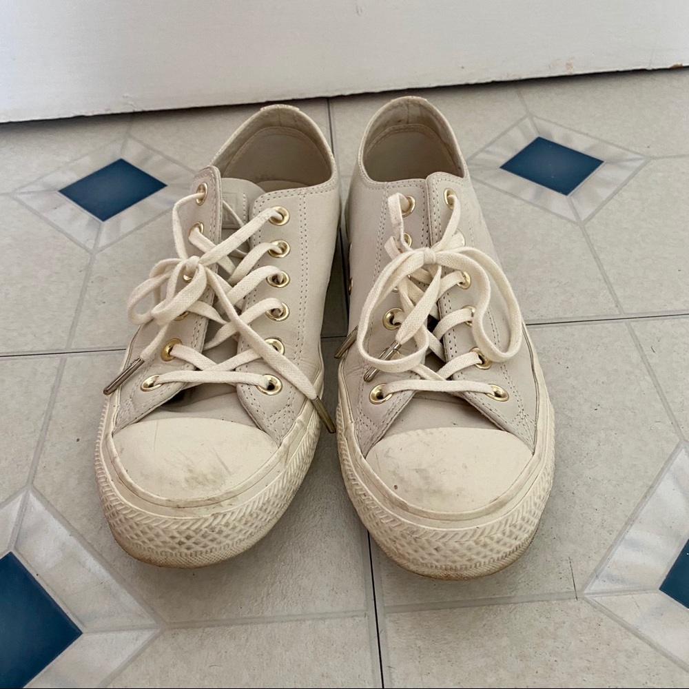 Gray and white leather converse